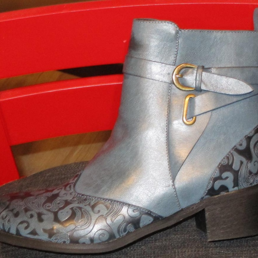 LEATHER BOOTS